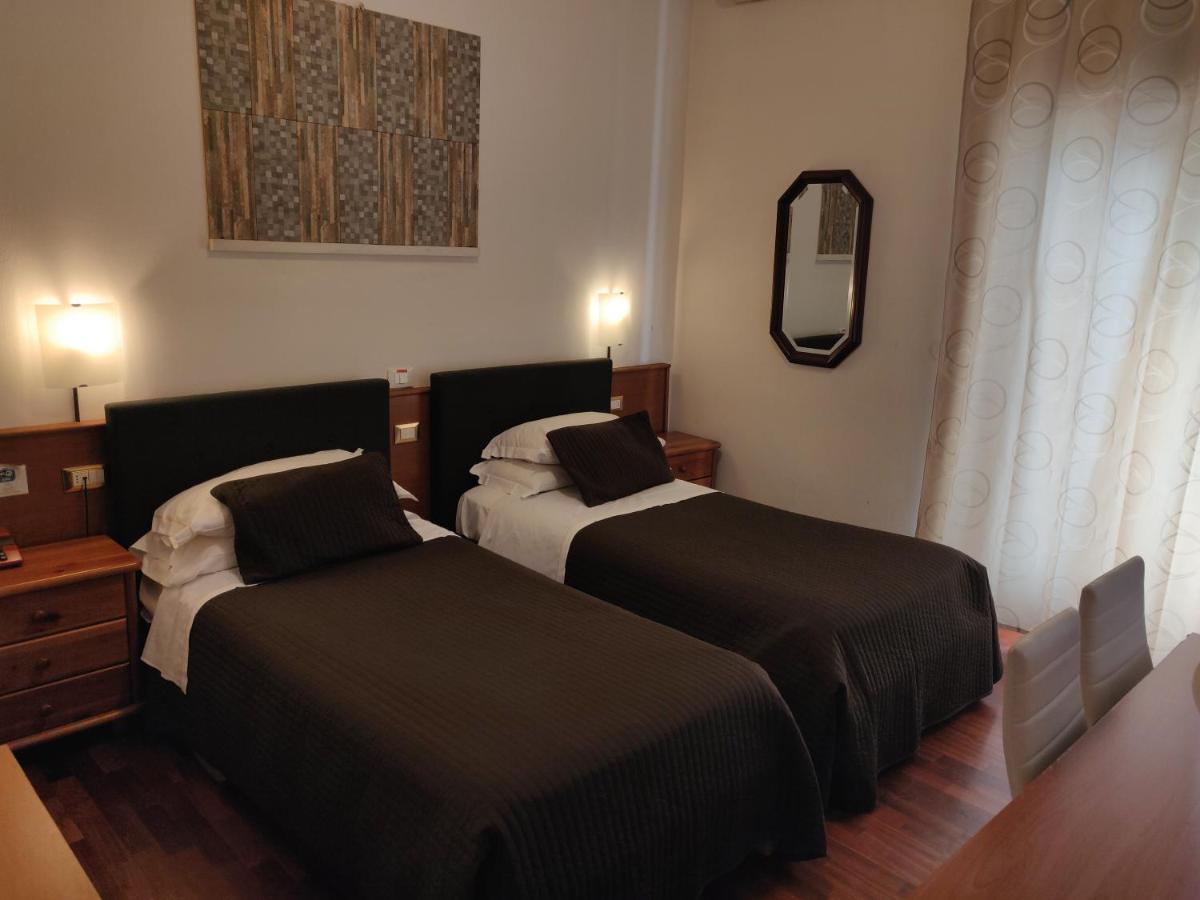 Hotel Il Rustichello 로나토 외부 사진