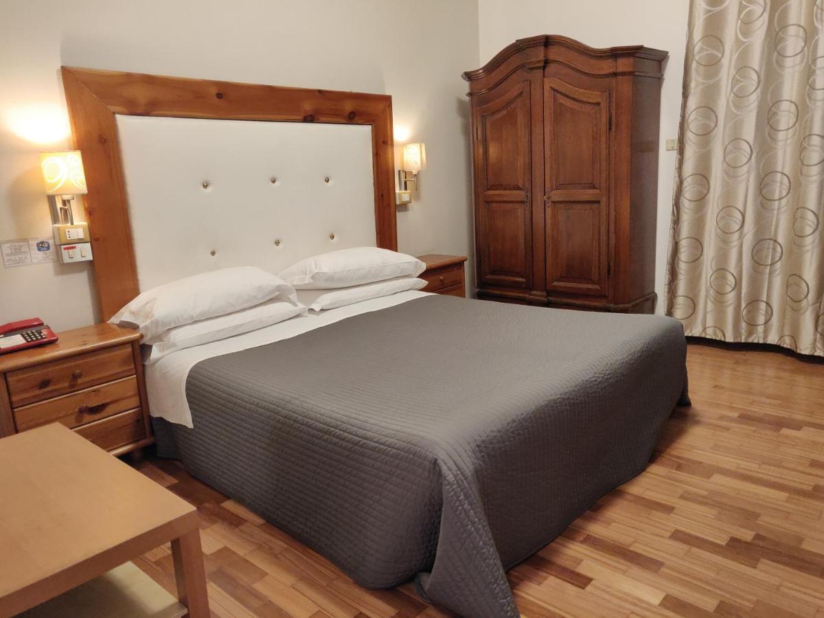 Hotel Il Rustichello 로나토 외부 사진