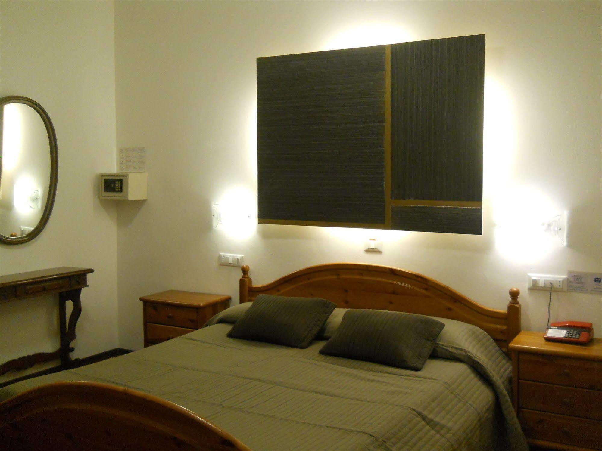 Hotel Il Rustichello 로나토 외부 사진