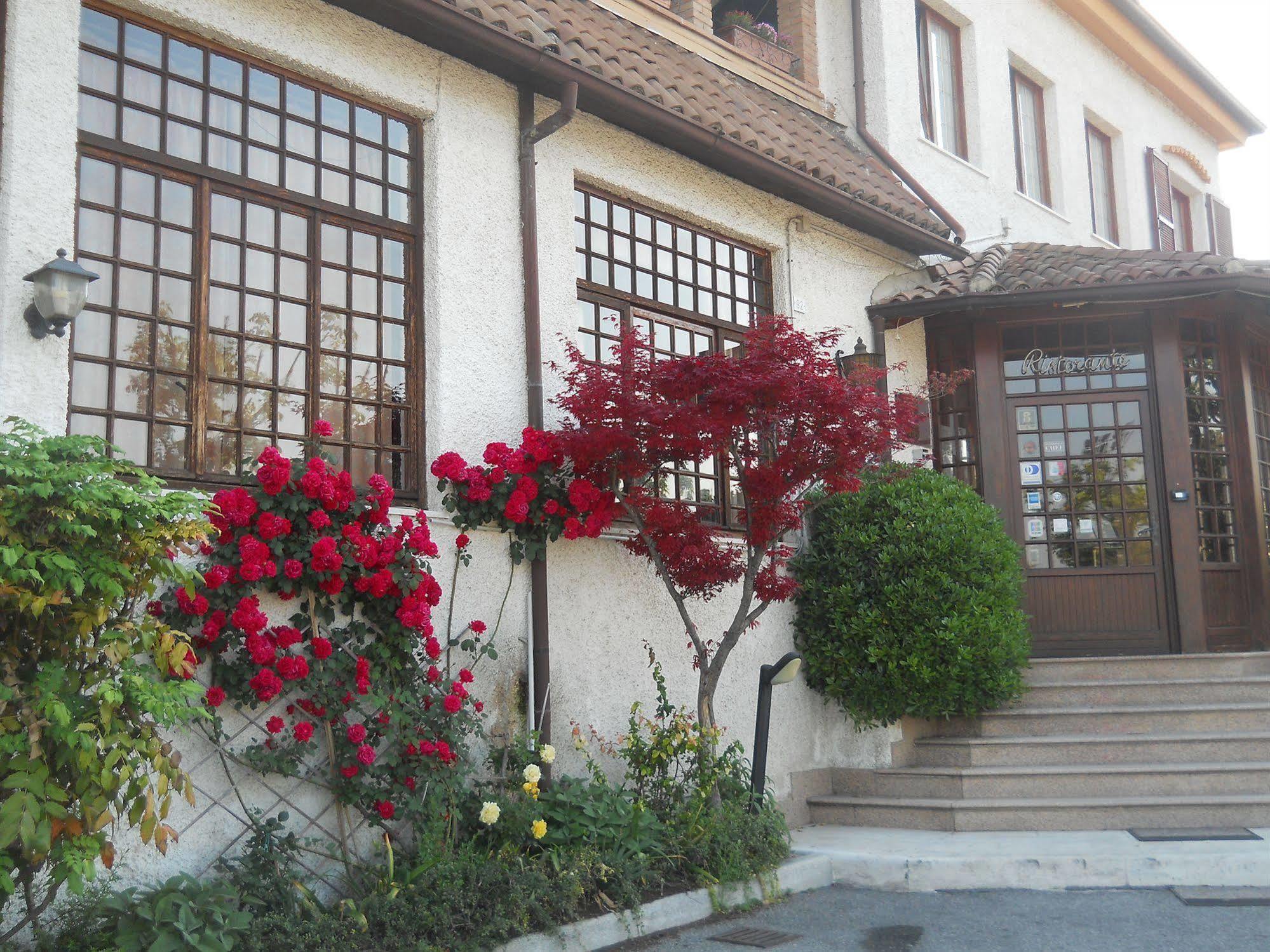 Hotel Il Rustichello 로나토 외부 사진